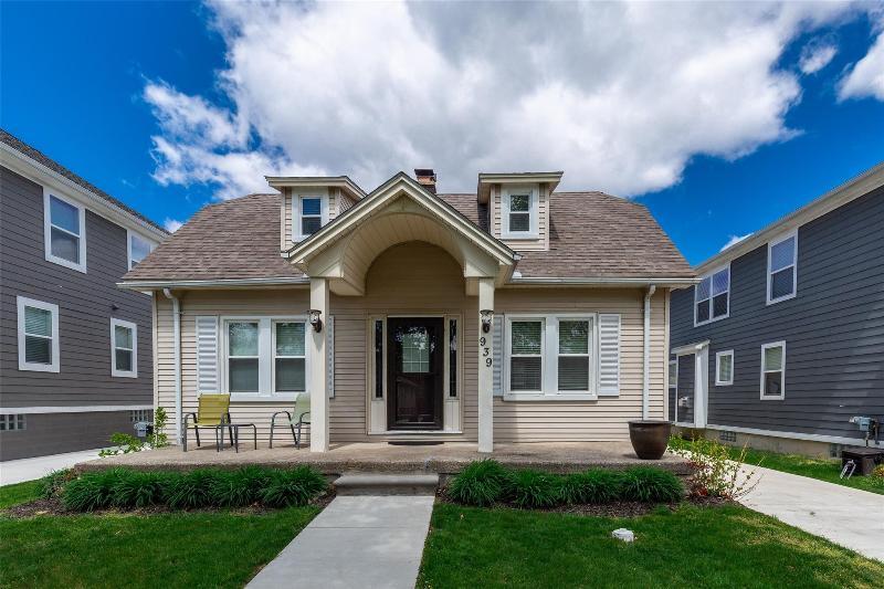 Building Photo - 939 E 3rd St