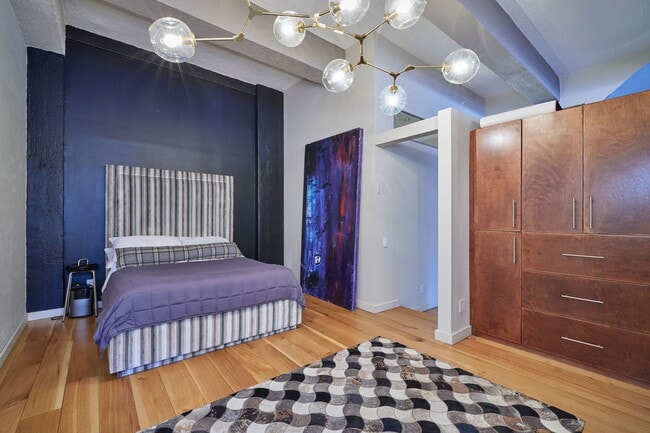 Building Photo - 161 W 15th St