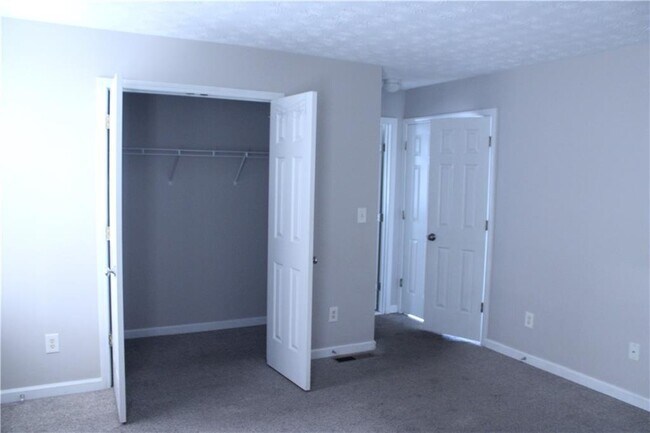 Building Photo - 3755 Fern Creek Dr