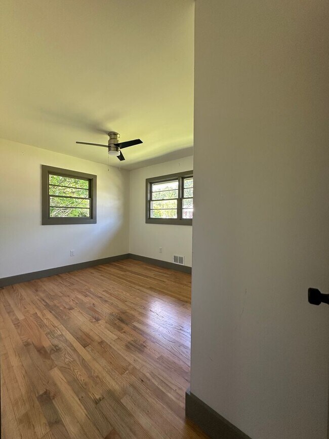 Building Photo - Updated 3 Bedroom House on the Eastside