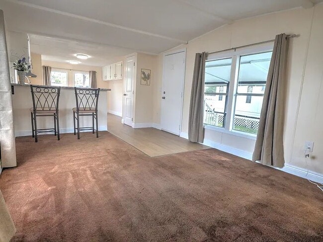 Building Photo - Beautifully Remodeled Lakefront Home | Spring-Fed Lake Views