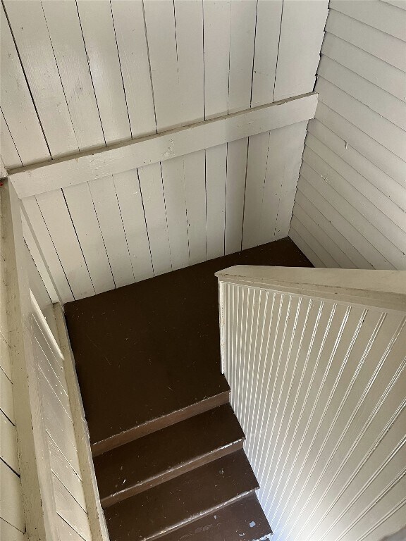 Building Photo - 124 Squires Ave