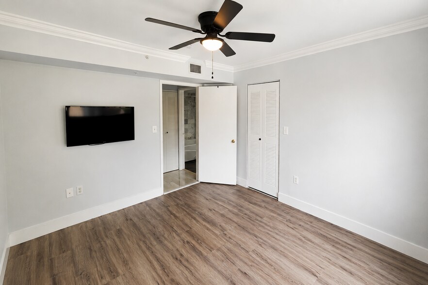 Building Photo - 400 Scotia Dr