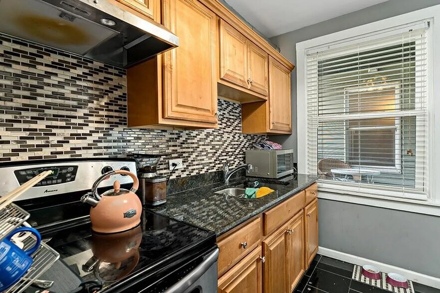 Kitchen - 250 36th St