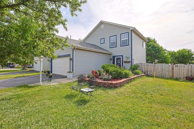 Building Photo - 1854 S Fallbrook Dr