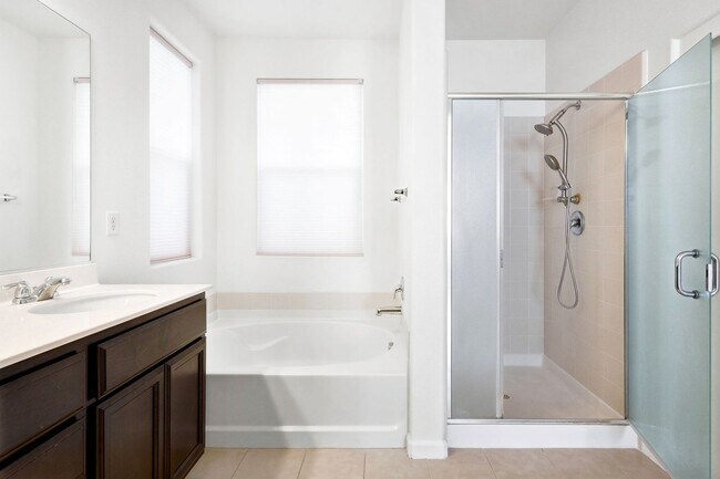 Building Photo - Impeccable 3 bedroom house in Davis Mace Ranch