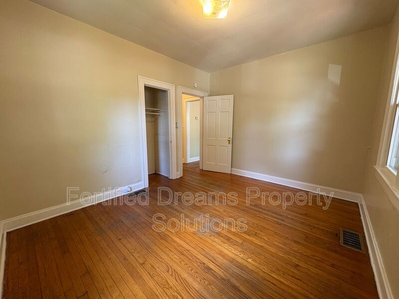 Building Photo - 2354 N Patterson Ave