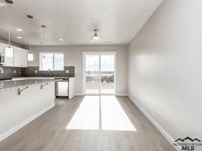 Building Photo - 3 Bedroom House For Rent with High End Finishes-Available Aug 5th!