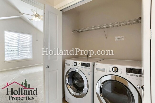 Building Photo - Charming 2-Bedroom Beaverton Townhome with Attached Garage!