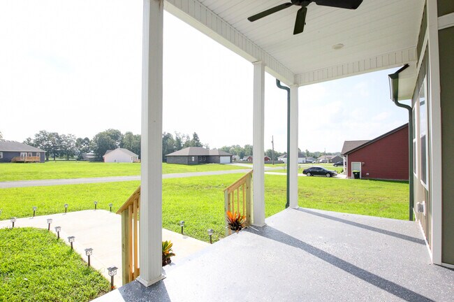 Building Photo - 133 Riverbend Dr