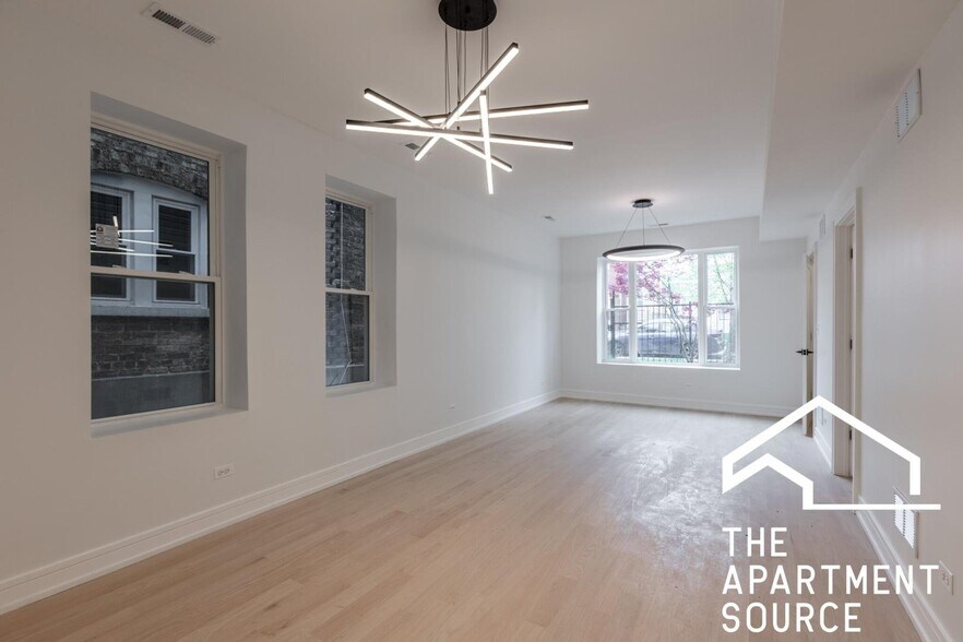 Building Photo - 2943 N Gresham Ave
