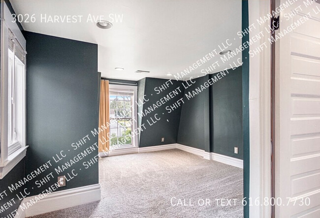 Building Photo - 3026 Harvest Ave SW
