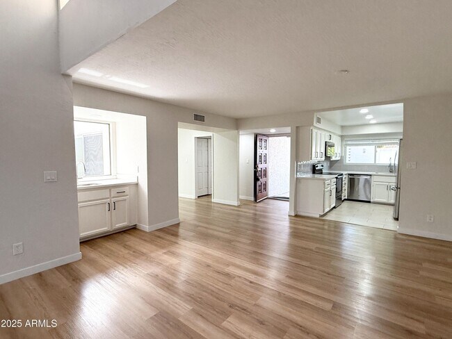 Building Photo - 6533 N Maryland Cir