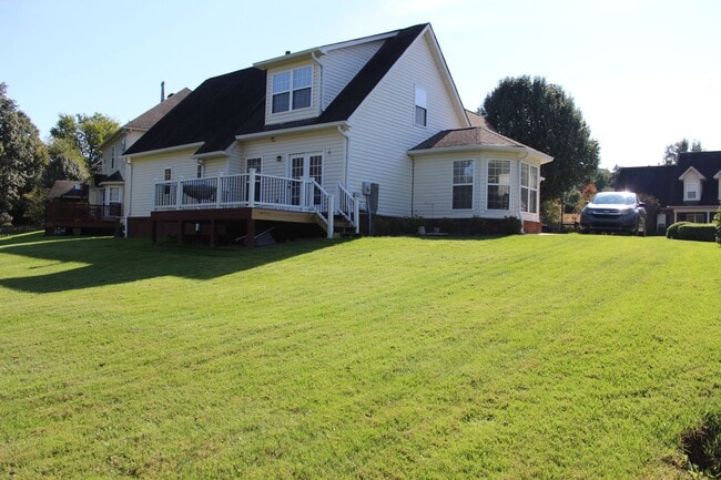 Building Photo - Amazing 3 bd/2.5bth in Farragut!!