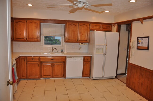 Building Photo - 836 S 131st St