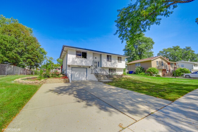 Building Photo - 728 Boxwood Dr
