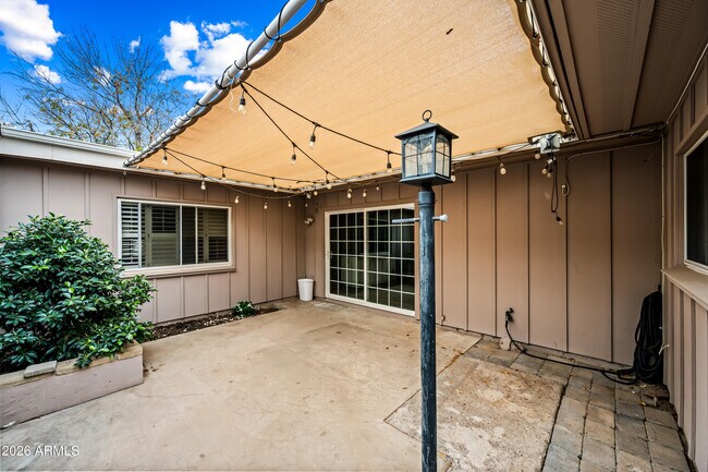 Building Photo - 5945 E Thomas Rd