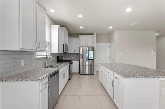 Building Photo - 121 Emerald Pass