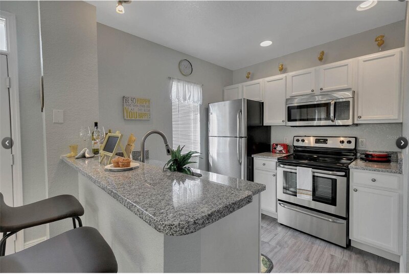 Building Photo - 4561 Yellowgold Rd E