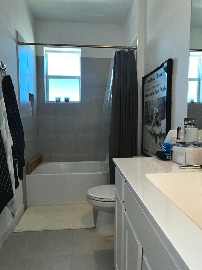 Building Photo - 317 SE Crossoak Ln