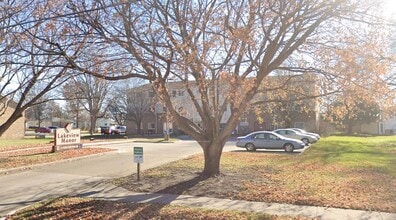 Building Photo - 904 E Milwaukee Ave