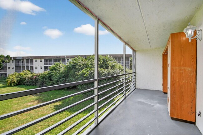 Building Photo - 2200 Springdale Blvd