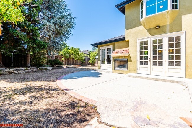 Building Photo - Stunning Cambrian Home | Desirable Neighborhood
