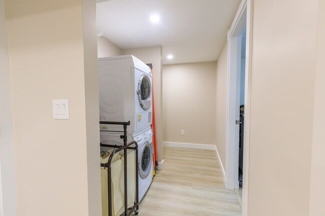 Building Photo - 58 Walnut St