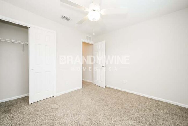 Building Photo - Coming Soon! Apply Now! 3BED 2.5BATH