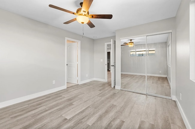 Building Photo - Bathrooms on bathrooms!