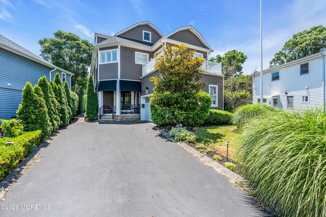 Building Photo - 609 15th Ave