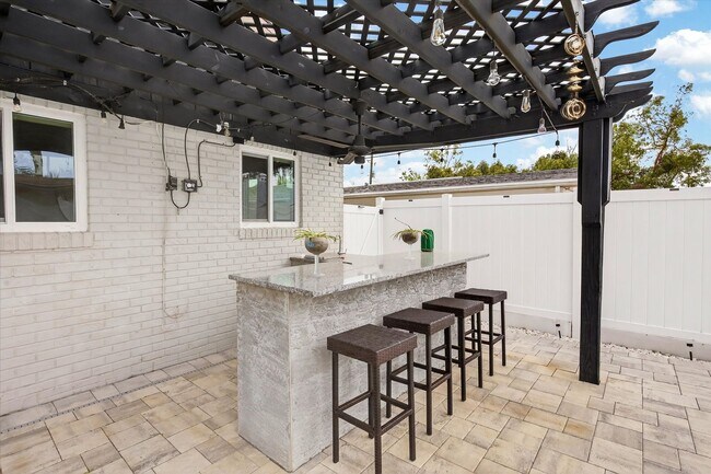Building Photo - Beachside Pool Home Just Minutes from the Ocean!