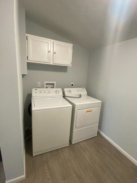 Building Photo - 517 S Clark St