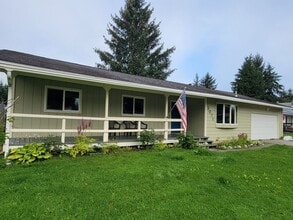 Building Photo - Pet-Friendly Rental with Fenced Yard & Bon...