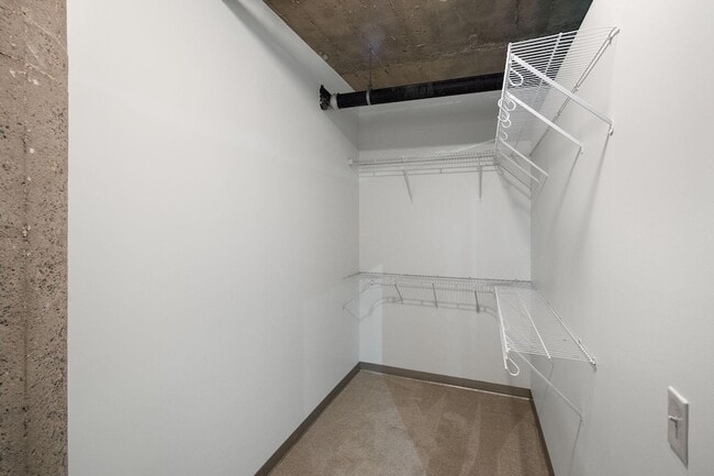 Building Photo - 521 S 7th St