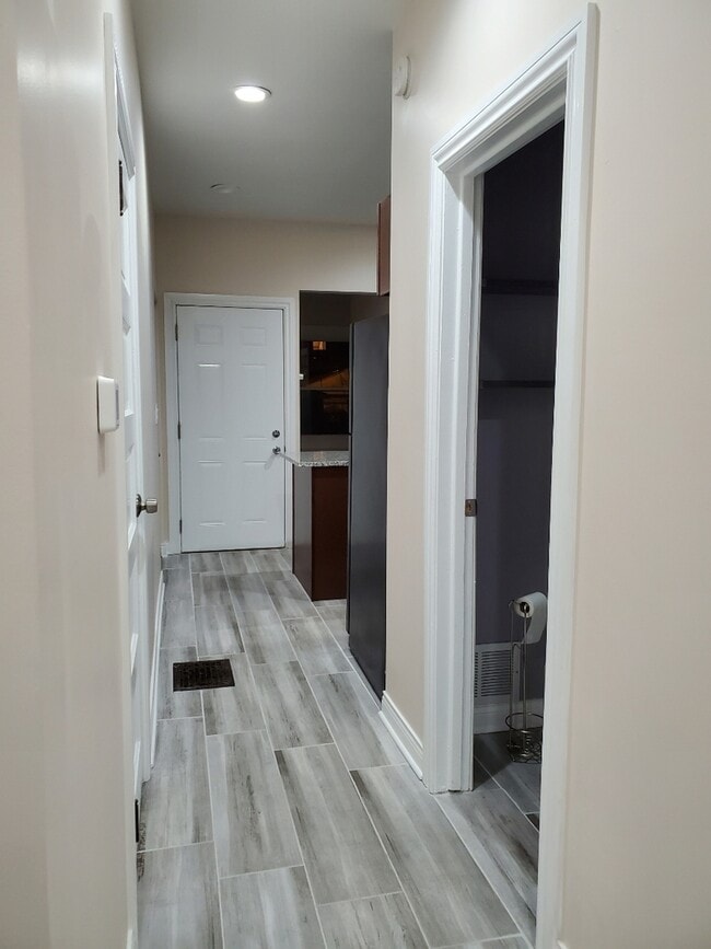 Building Photo - 4130 N Monticello Ave