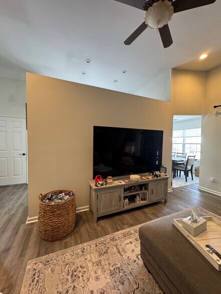 Building Photo - 80 Williamson Ct