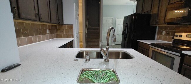 Building Photo - 2155 S Cranbrook Ave