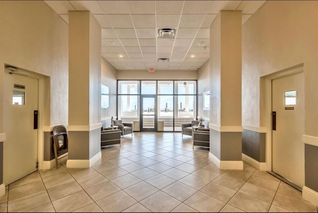 lobby - 3043 S Atlantic Ave