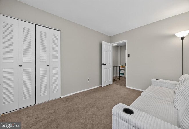 Building Photo - 217 Village Walk