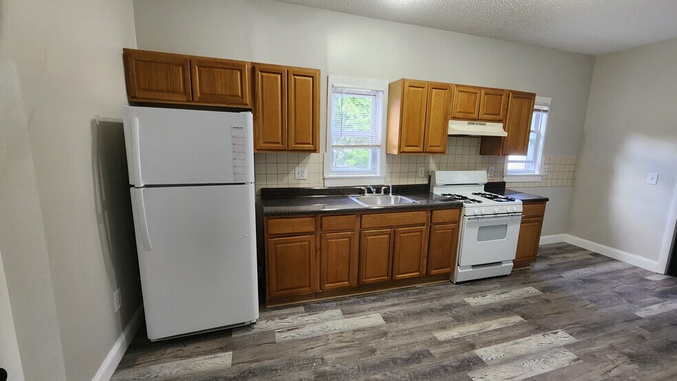 Building Photo - 235 Starr St