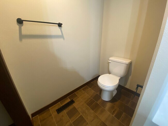 Building Photo - 3-Bed, 3-Bath Single Family Home in Moorhead!
