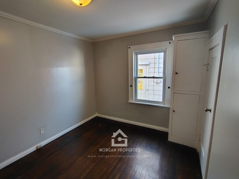 Building Photo - 620 E 31st St