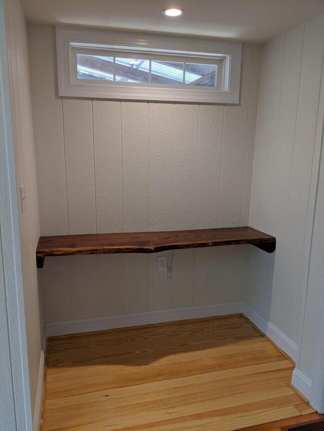 Building Photo - Chamberlain Cottage