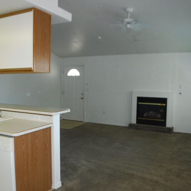 Building Photo - Two Bedroom, Two Bath with Single Car Gara...