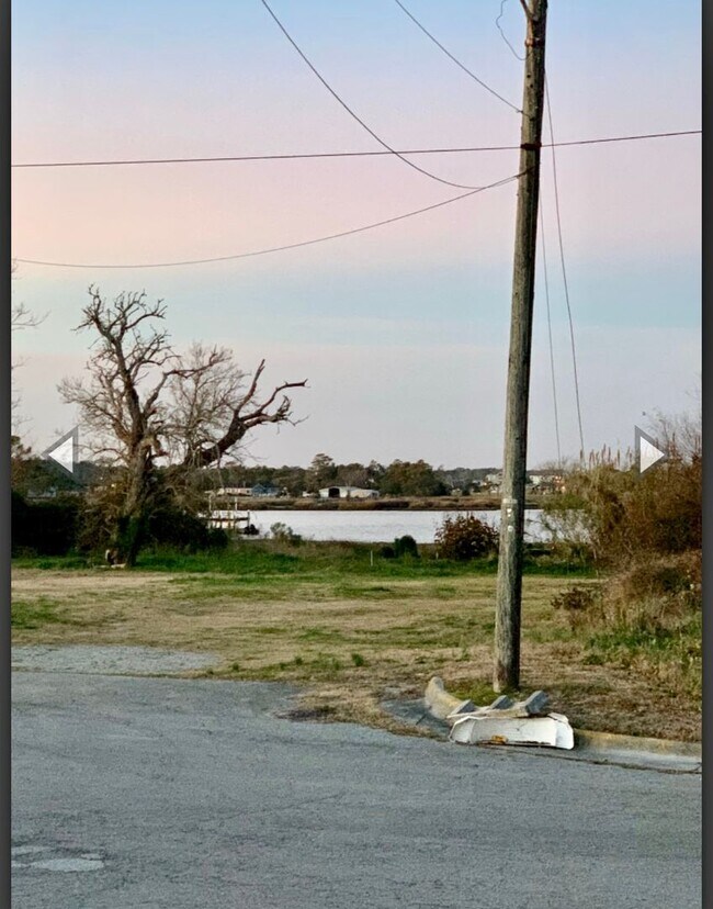 Building Photo - 308 N 14th St