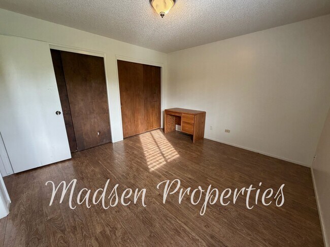 Building Photo - 784 Flag Creek Rd