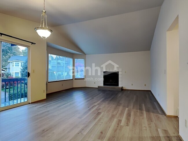 Building Photo - 2078 SE 8th Dr