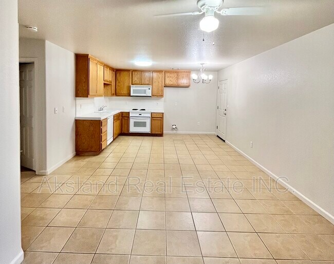 Building Photo - 445 Pearl Pl