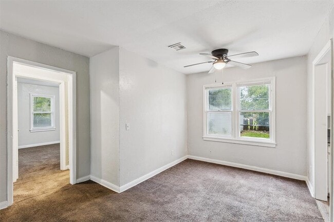 Building Photo - 306 W Mimosa Dr